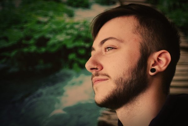 Piercings d'oreille : les secrets d'une allure tendance et moderne