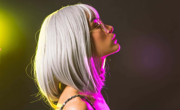 Quels sont les secrets d'une belle coloration sur cheveux gris ?