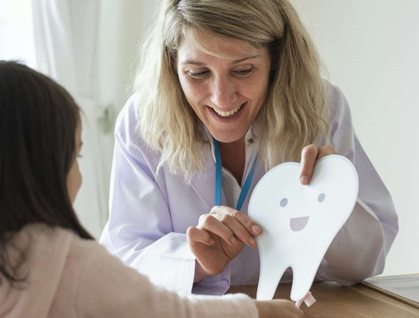 Le Centre dentaire Caroline Prud'homme propose-t-il des programmes éducatifs sur la santé bucco-dentaire ?